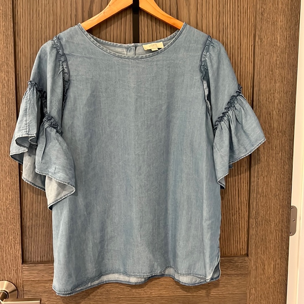 NWOT Loft Outlet Chambray Ruffle Top, Size Large Petite